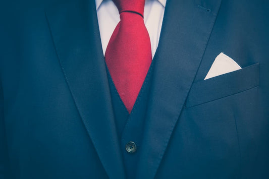 What Colour Tie and Shirt With Blue Suit