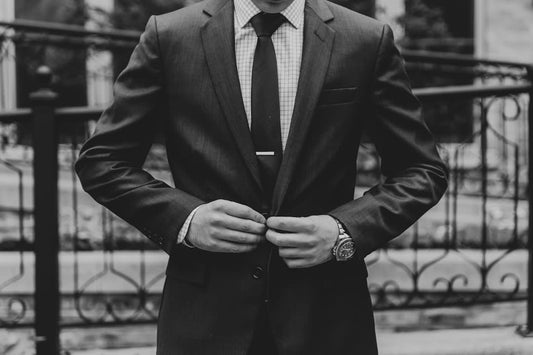 What Colour Tie With White Shirt and Black Suit