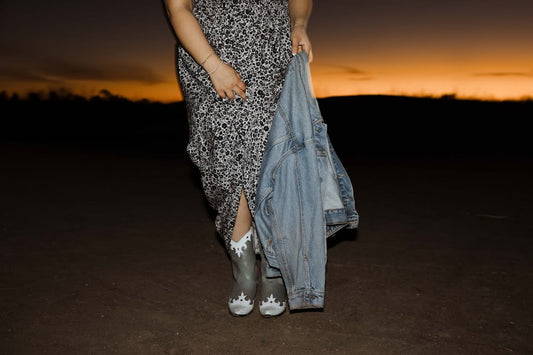 What Shoes To Wear With Long Denim Dress