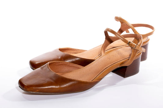 What Shoes To Wear With Square Neck Dress