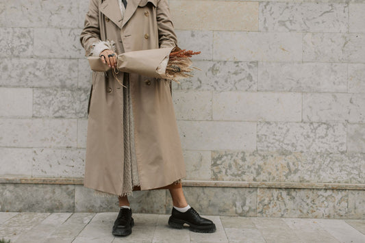 What Shoes To Wear With Trench Coat